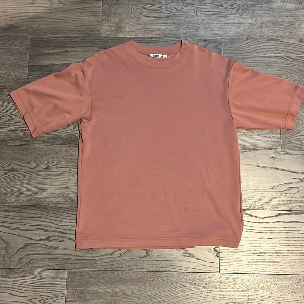 4 small Uniqlo U airsim oversized crew neck T-shirts.